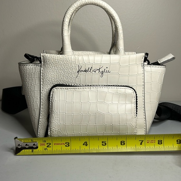 Kendall & Kylie Small Crossbody Purse White NWT - Picture 13 of 16